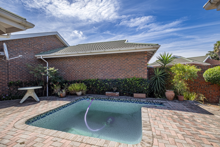 3 Bedroom Property for Sale in Summerstrand Eastern Cape